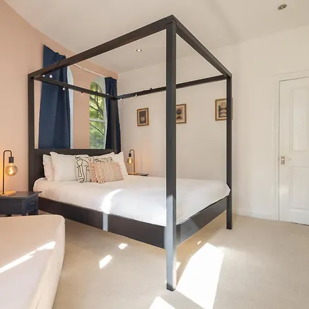 Host & - Bond End * Knaresborough
